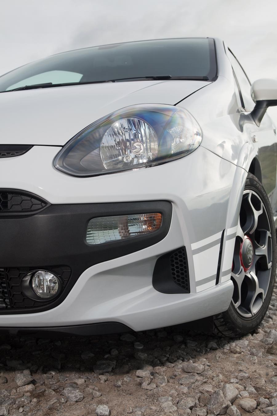 Детали экстерьера Abarth Punto Evo (199) 2010 года  (UK) (фото 13 из 45)